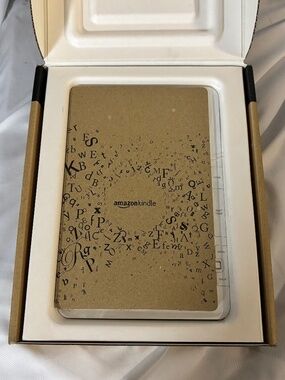 Kindle 2nd Generation White Model D00701, Never Opened